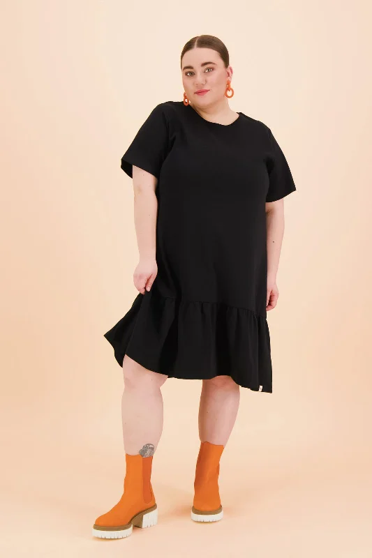 Ruffle T-Shirt Dress Black Best mini dresses for curvy figures